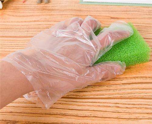 What are the applications of disposable PE gloves